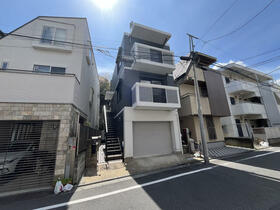 東京都渋谷区富ヶ谷１丁目