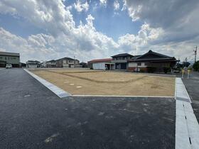 三重県亀山市能褒野町