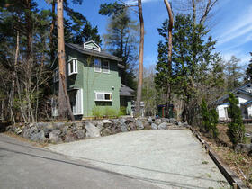 山梨県南都留郡鳴沢村−