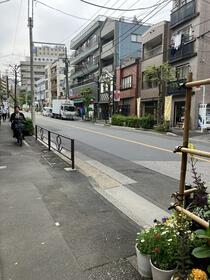 東京都文京区根津１丁目