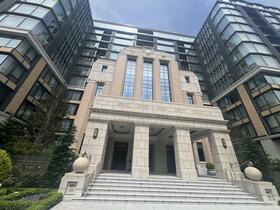 東京都港区三田１丁目