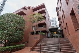 東京都渋谷区千駄ヶ谷３丁目