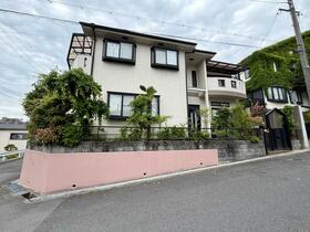 大阪府枚方市翠香園町