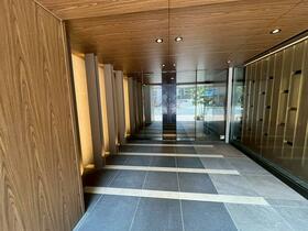 愛知県名古屋市東区泉１丁目