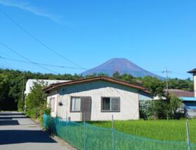 山梨県南都留郡忍野村内野