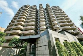 東京都港区三田５丁目