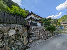 岡山県苫田郡鏡野町百谷