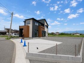 山梨県中央市西花輪