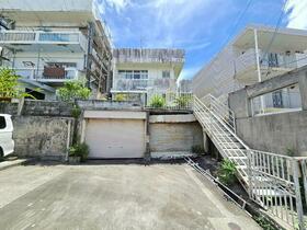 沖縄県那覇市真嘉比３丁目
