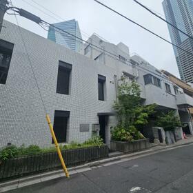 東京都港区六本木３丁目