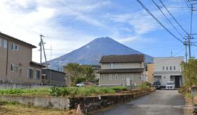 山梨県富士吉田市新西原4丁目