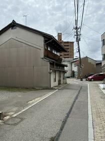 石川県金沢市長土塀１丁目