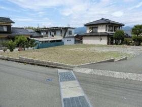 山梨県韮崎市神山町鍋山