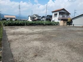 山梨県笛吹市春日居町小松
