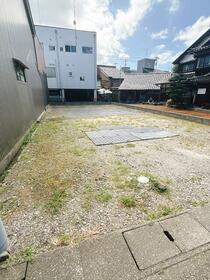 富山県小矢部市泉町