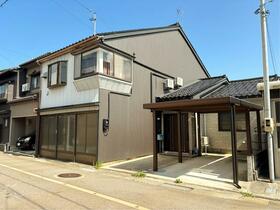 富山県氷見市中央町