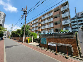 渋谷区恵比寿西１丁目　代官山ローヤルコーポ　１階テラス付