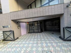 東京都新宿区上落合１丁目