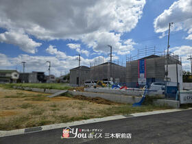 兵庫県三木市志染町中自由が丘１丁目