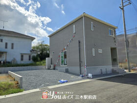 兵庫県三木市志染町中自由が丘１丁目