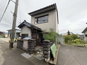 富山県小矢部市泉町