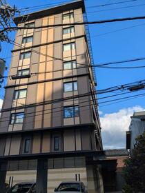 京都府京都市下京区堺町通五条上る俵屋町