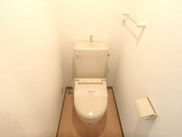 画像10:暖房便座付きのトイレ