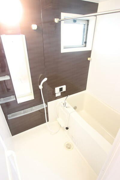 画像4:小窓があり換気しやすい浴室