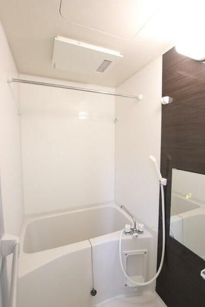 画像4:浴室乾燥機能付きバスルーム