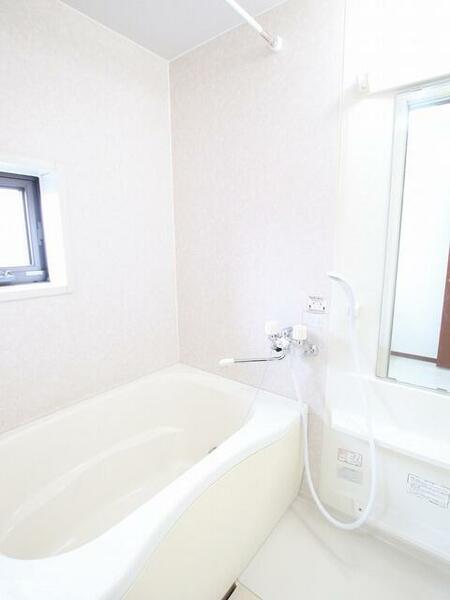 画像7:小窓があるため明るいお風呂です！