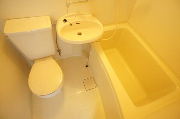 画像6:シャワー派には使いやすいユニットバス☆洗面台も設置済み！