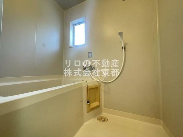 画像6:清潔感のある浴室で、１日の疲れを癒しリラックスできます。