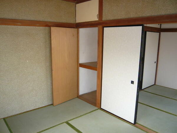 画像8:心落ち着く和室です。収納スペースもありますよ。