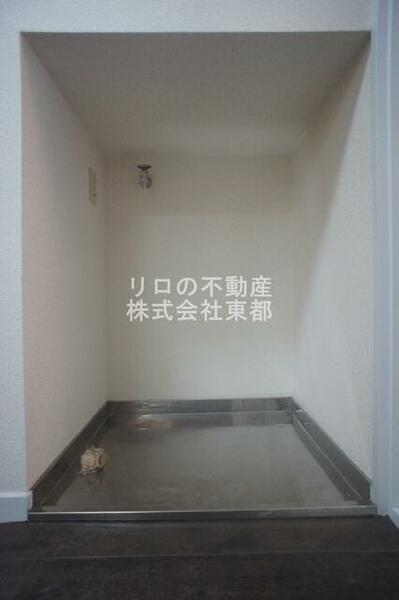 画像16:洗濯機置き場は室内にあるので雨に濡れる心配はありません。