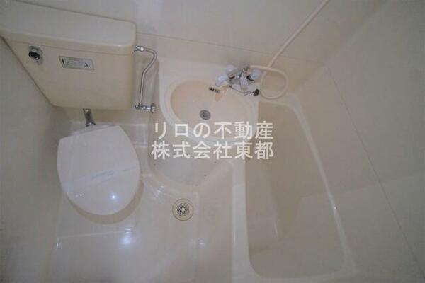 画像8:白を基調とした空間で清潔感のあるトイレです♪