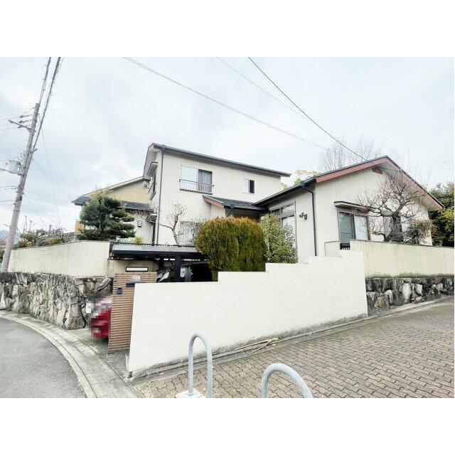 落ち着いた雰囲気の外観です