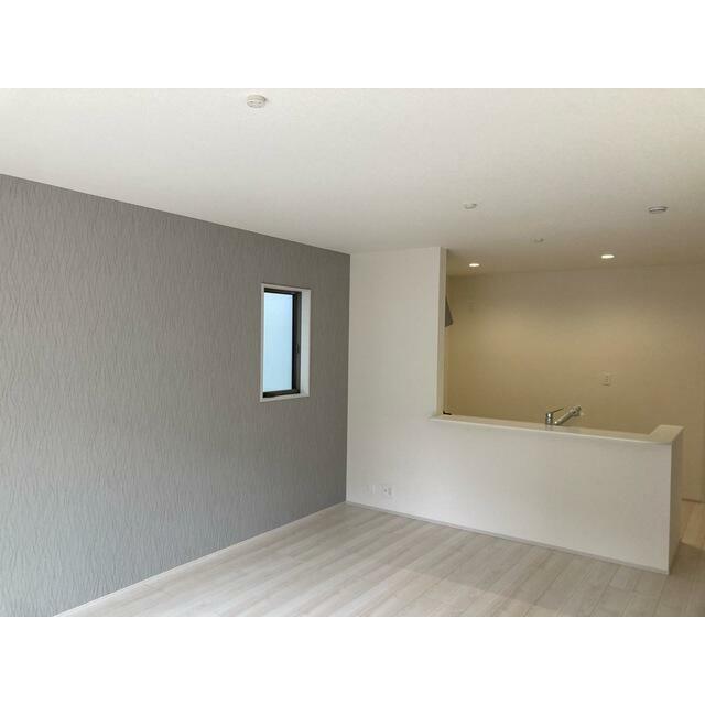 モダンなアクセントクロス採用で壁も一つのインテリア（2号棟）