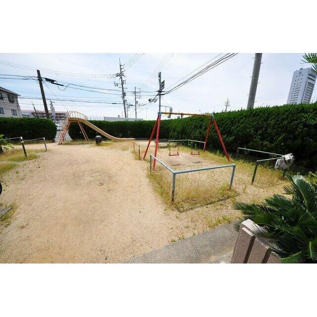 隣接公園