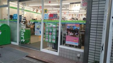 ファミリーマート　神田駿河台三丁目店