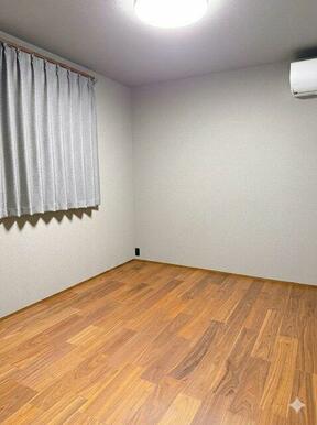 主寝室！横にはウォークインクローゼットがあります。