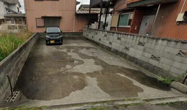 前面道路向かい側の土地です