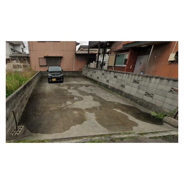 前面道路向かい側の土地です