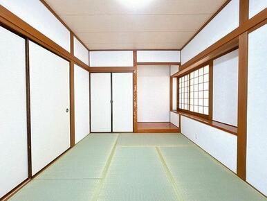 「和室」約６帖のお部屋です。