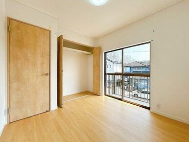 「２階南西側洋室」約５帖のお部屋です。