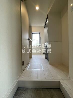 すっきりシンプルな玄関スペースです！