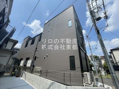 インターネット使用料無料なお部屋です。