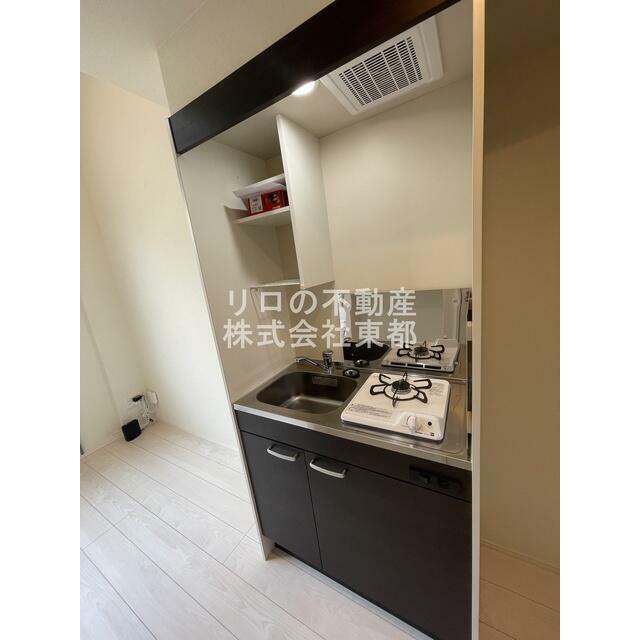 キッチンは収納付！調理器具など必要な物を収納できます☆