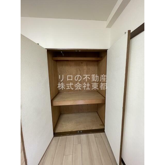 間口・奥行もある収納なのでカラーボックス等でアレンジ可能☆