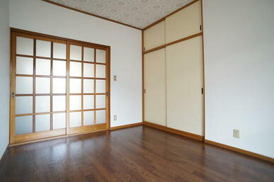 南向きで日当たり良好なお部屋！暖かな日差しが入ります♪