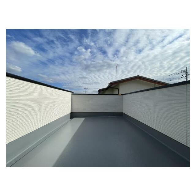 ゆとりのあるワイドバルコニーは風通し良く心地よい空間です！